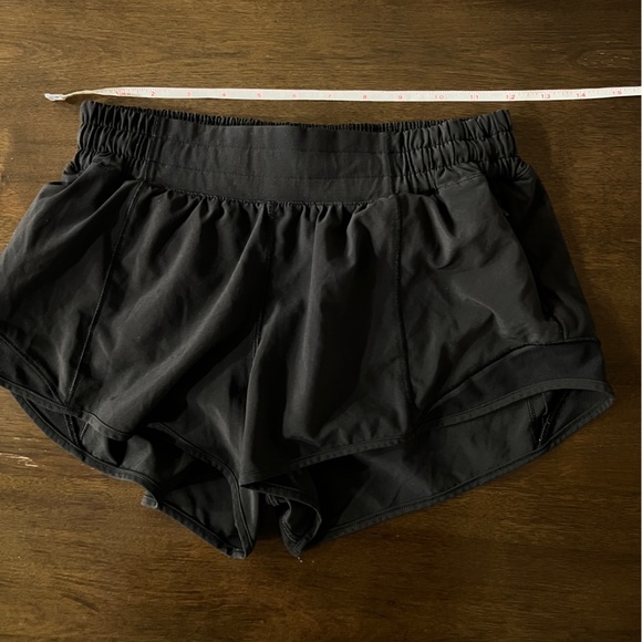 Lululemon Hotty Hot Short II 2.5" Black Sz 6 VT NS 2022 Zip Lined Drawstring - Picture 13 of 16